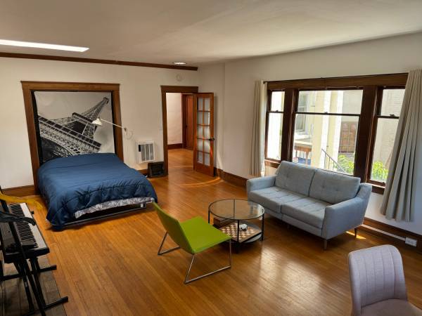 Listing photo 1 of 5