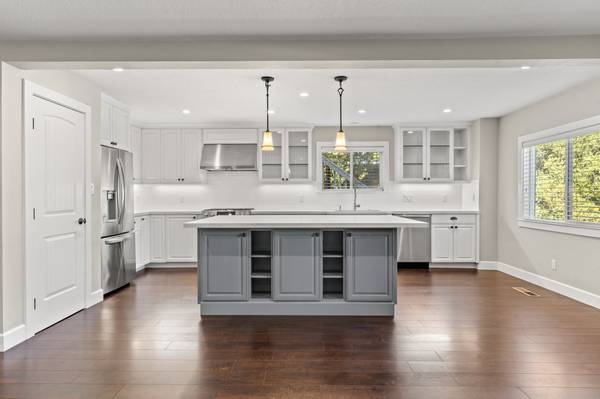 Listing photo 1 of 5