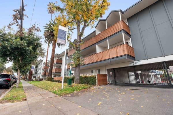 Listing photo 1 of 5