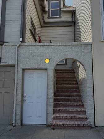 Listing photo 1 of 2