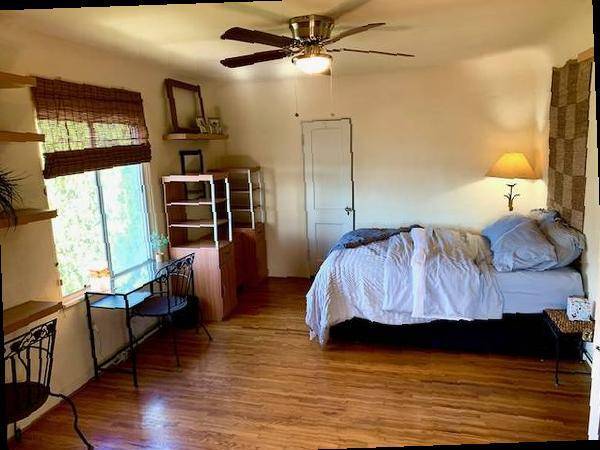 Listing photo 1 of 3