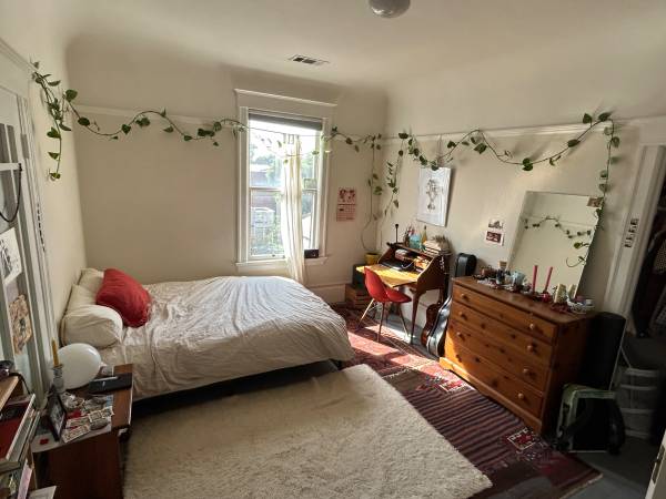 Listing photo 1 of 2