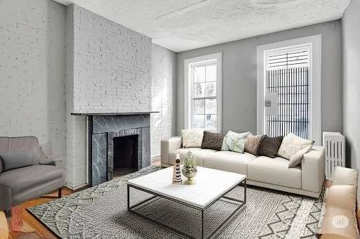 Listing photo 1 of 5