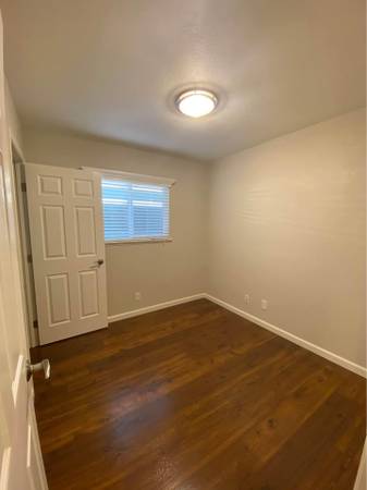 Listing photo 1 of 4