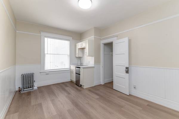 Listing photo 1 of 5