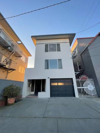 Listing photo 1 of 4