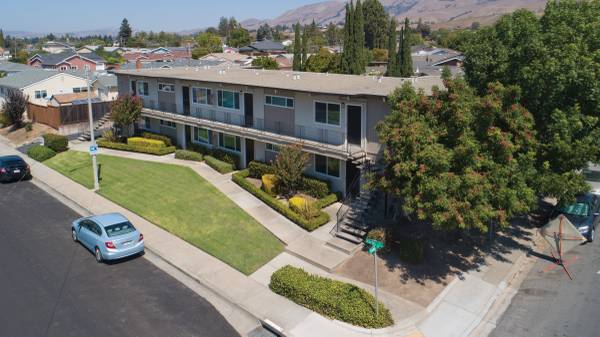 Listing photo 1 of 5