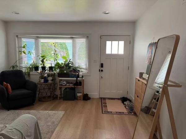 Listing photo 1 of 5