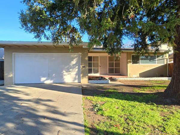 Listing photo 1 of 5