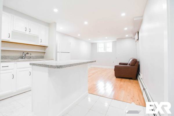 Listing photo 1 of 5