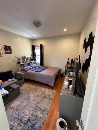 Listing photo 1 of 5