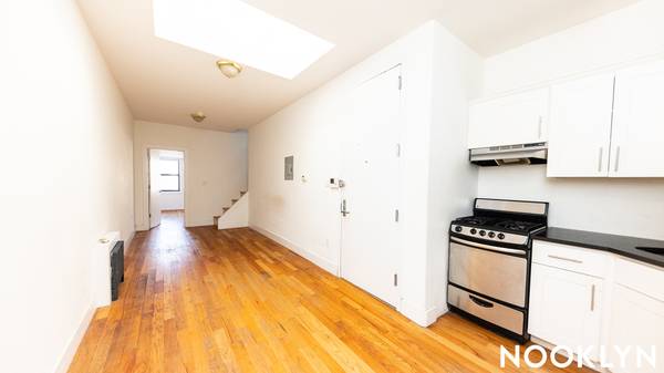 Listing photo 1 of 4