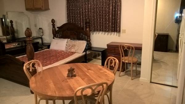 Listing photo 1 of 4