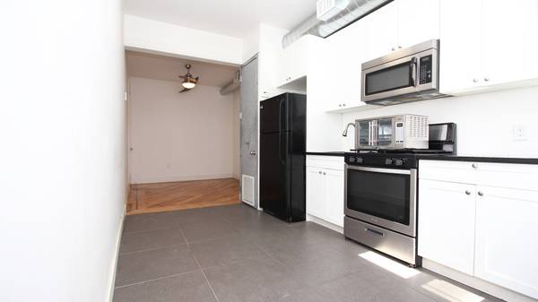 Listing photo 1 of 3