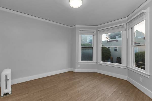 Listing photo 1 of 5