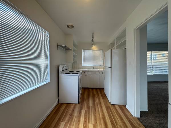 Listing photo 1 of 5