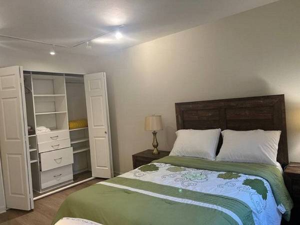 Listing photo 1 of 3