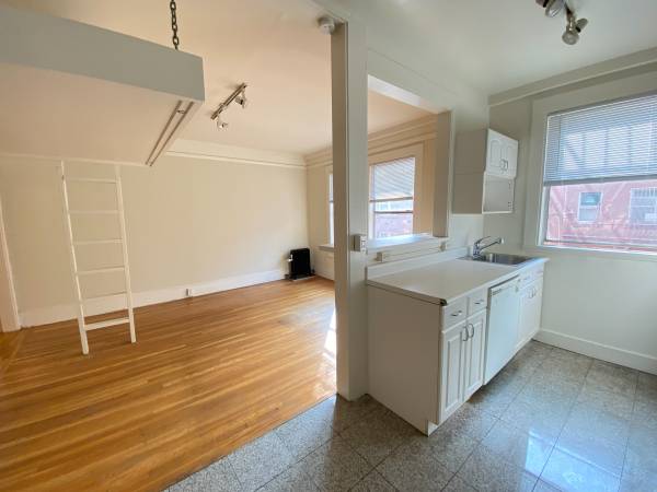 Listing photo 1 of 5