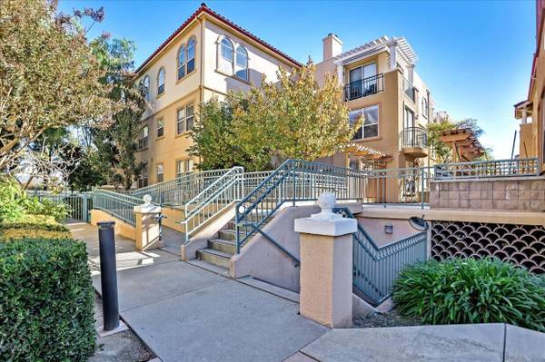 Listing photo 1 of 5