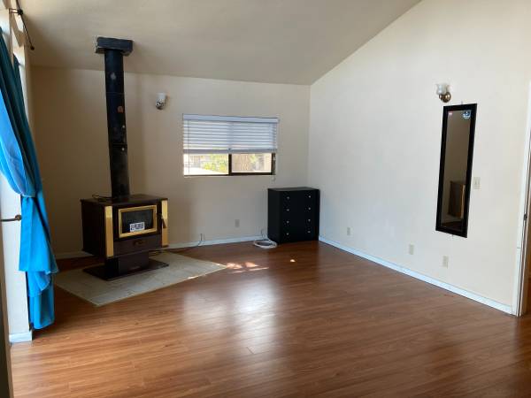 Listing photo 1 of 5
