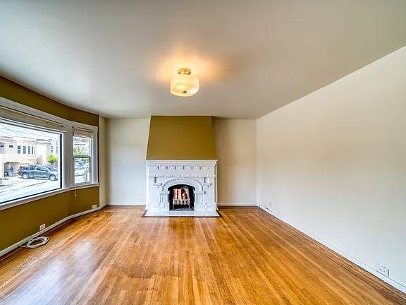 Listing photo 1 of 5