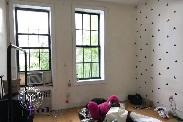 Listing photo 1 of 8