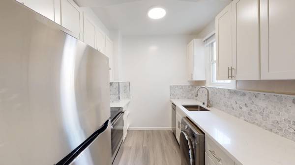 Listing photo 1 of 5