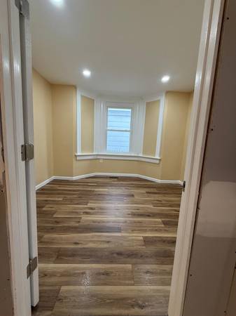 Listing photo 1 of 4