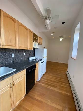 Listing photo 1 of 9