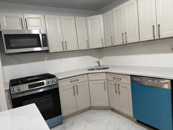 Listing photo 1 of 5