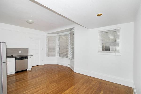 Listing photo 1 of 5
