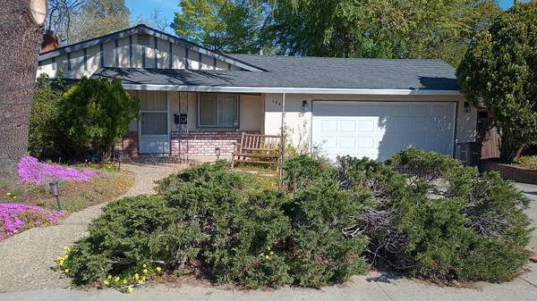 Listing photo 1 of 5