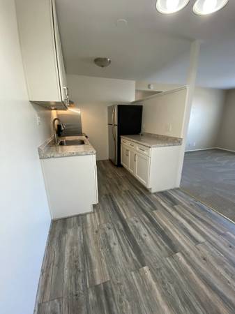 Listing photo 1 of 5