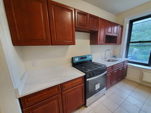 Listing photo 1 of 5