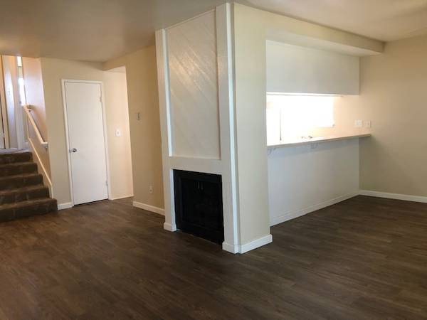 Listing photo 1 of 5