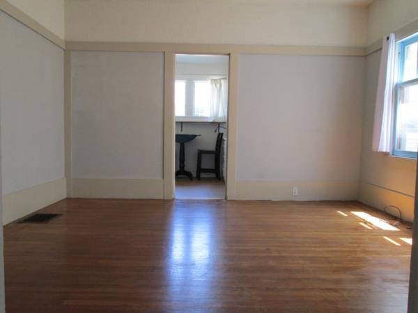 Listing photo 1 of 5