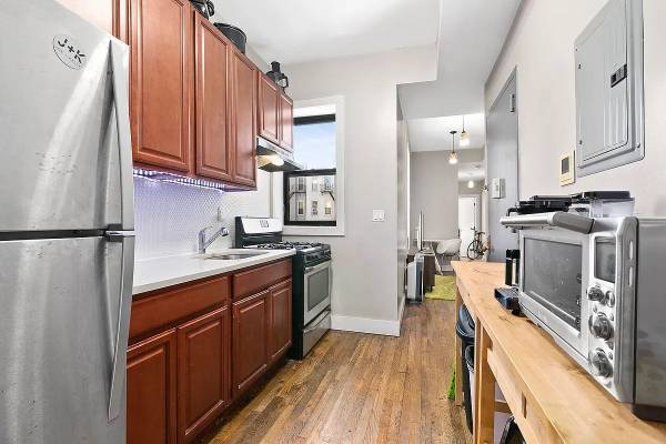 Listing photo 1 of 4