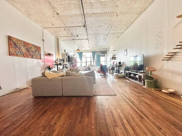 Listing photo 1 of 5