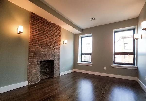 Listing photo 1 of 5