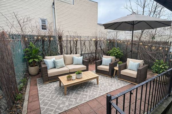 Listing photo 1 of 5