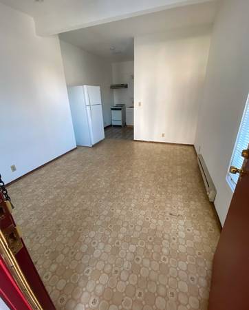 Listing photo 1 of 3