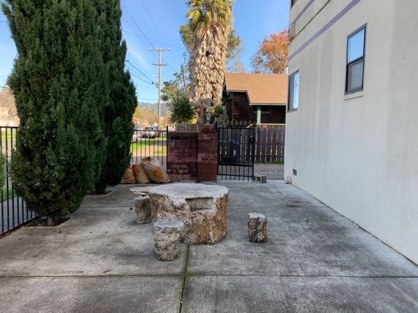 Listing photo 1 of 5