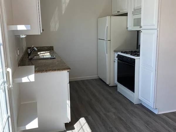 Listing photo 1 of 5