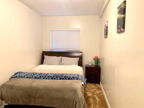 Listing photo 1 of 4