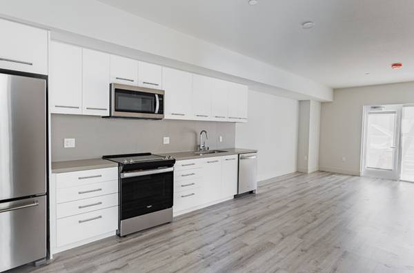 Listing photo 1 of 5