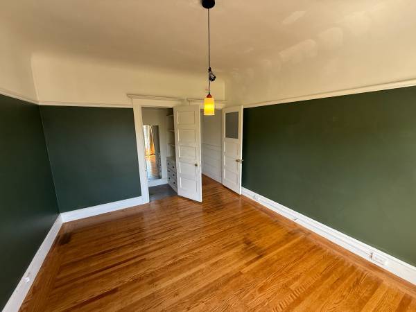Listing photo 1 of 5