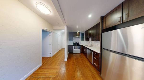 Listing photo 1 of 5