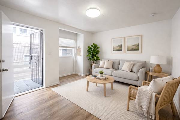 Listing photo 1 of 5