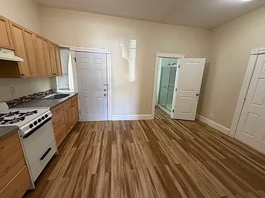 Listing photo 1 of 4