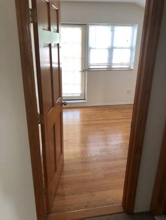 Listing photo 1 of 4